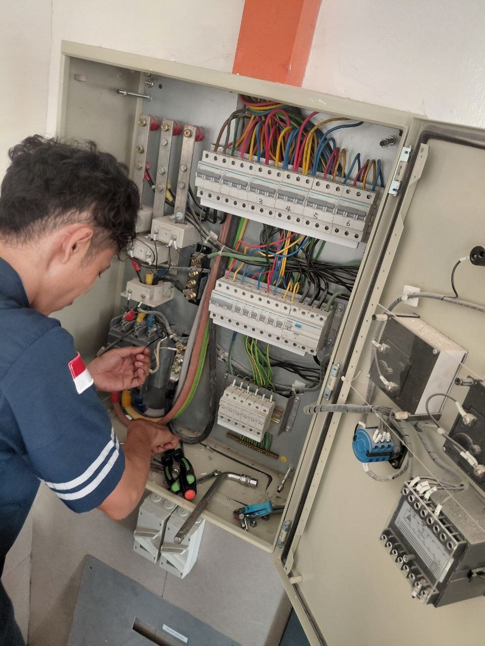 Pekerjaan panel distribusi